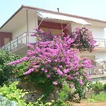 Apartment 21 Kosinac Green Paradise Vinisce